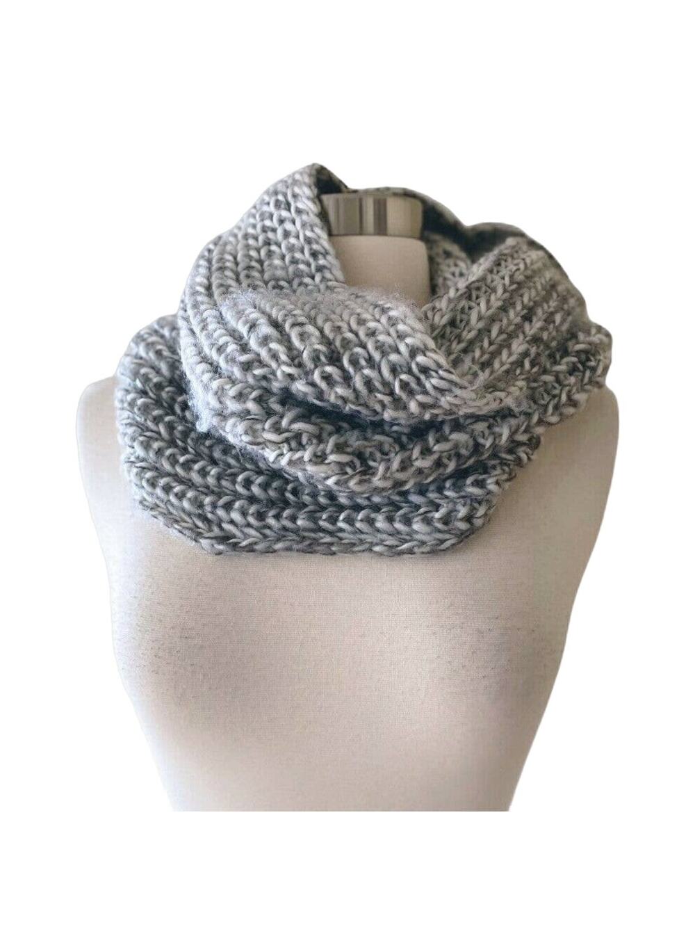 Infiniti Scarf Neck Circle Chunky Knit Gray One Size EUC